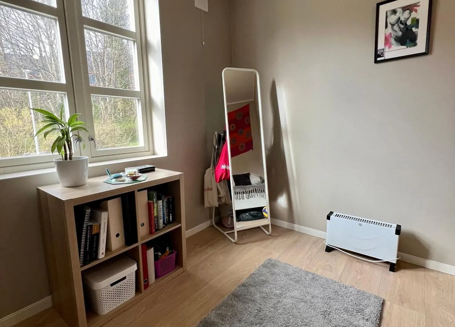 Newly Renovated Home With Lots Of Light! Bergen